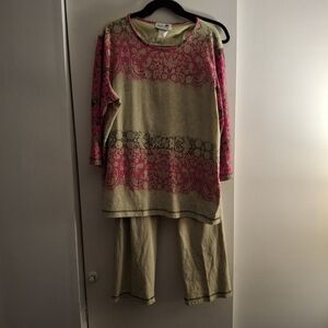 Copa Cabana Women's Pink and Green Loungewear Set